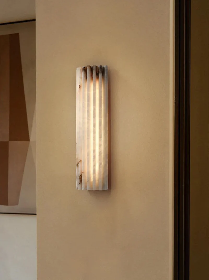 Alabaster Wandlamp Natuursteen – Geribbeld Design – Warm Licht – Scandinavische Stijl | Sansoti