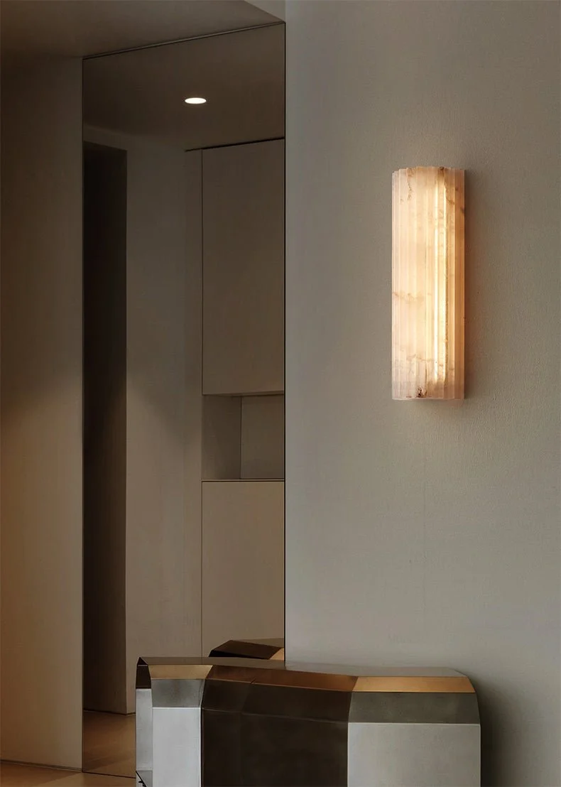 Alabaster Wandlamp Natuursteen – Geribbeld Design – Warm Licht – Scandinavische Stijl | Sansoti