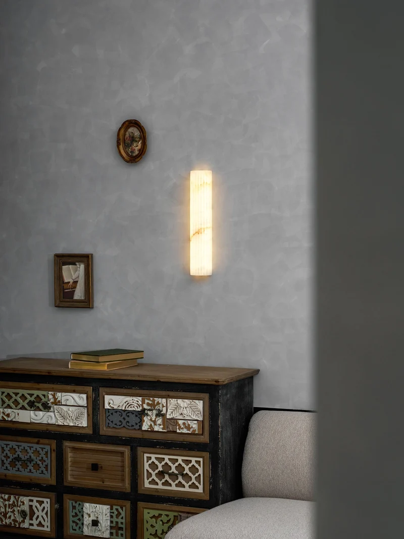 Alabaster Wandlamp Natuursteen – Geribbeld Design – Warm Licht – Scandinavische Stijl | Sansoti