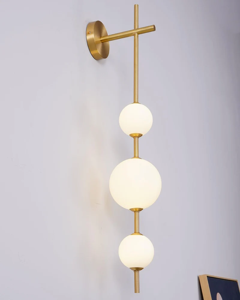Verticale Glazen Bol Wandlamp – Moderne Wandverlichting met Gestapelde Bollen – Messing, Zwart of Nikkel – 3 Afmetingen | Sansoti