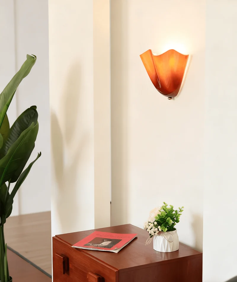 Petalia Wandlamp — Sculptural Petal-Geïnspireerde Glazen Wandverlichting met G9 Fitting en Hardwired Installatie (28 × 25 × 13 cm) | Sansoti