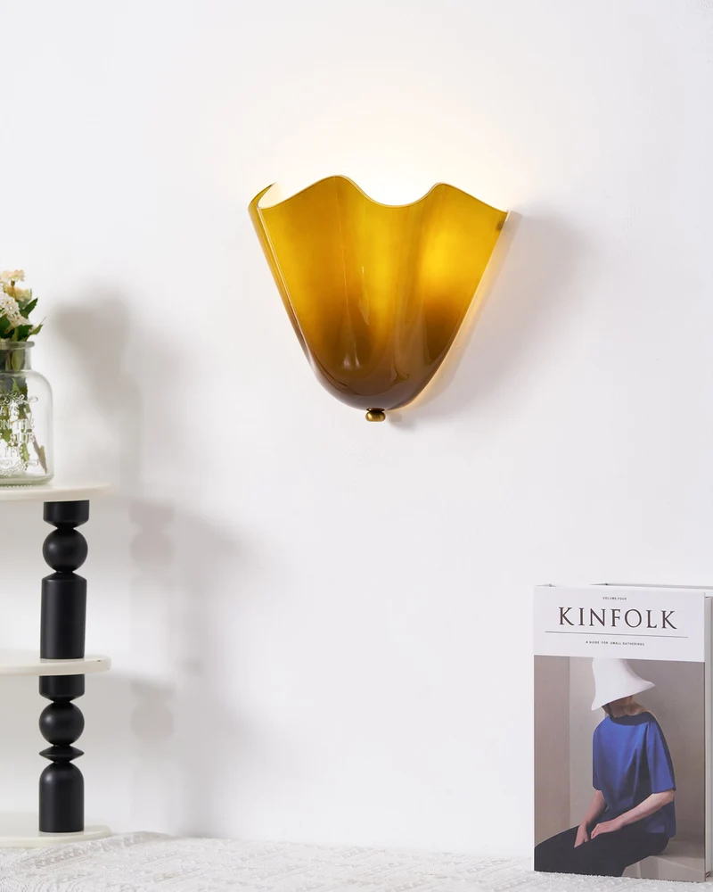 Petalia Wandlamp — Sculptural Petal-Geïnspireerde Glazen Wandverlichting met G9 Fitting en Hardwired Installatie (28 × 25 × 13 cm) | Sansoti