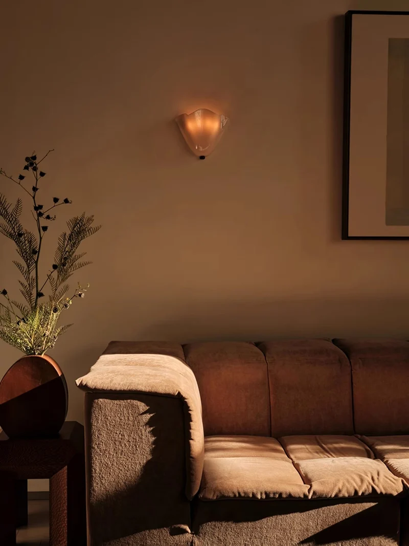 Petalia Wandlamp — Sculptural Petal-Geïnspireerde Glazen Wandverlichting met G9 Fitting en Hardwired Installatie (28 × 25 × 13 cm) | Sansoti