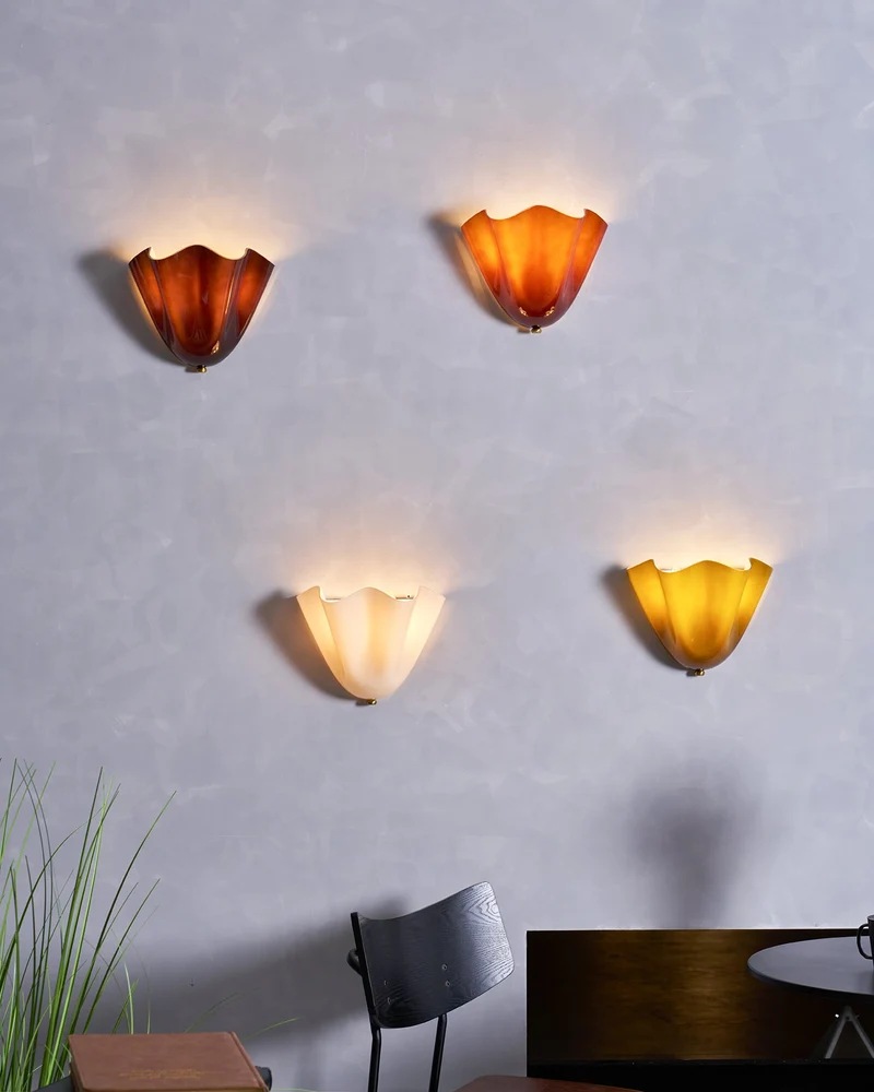 Petalia Wandlamp — Sculptural Petal-Geïnspireerde Glazen Wandverlichting met G9 Fitting en Hardwired Installatie (28 × 25 × 13 cm) | Sansoti