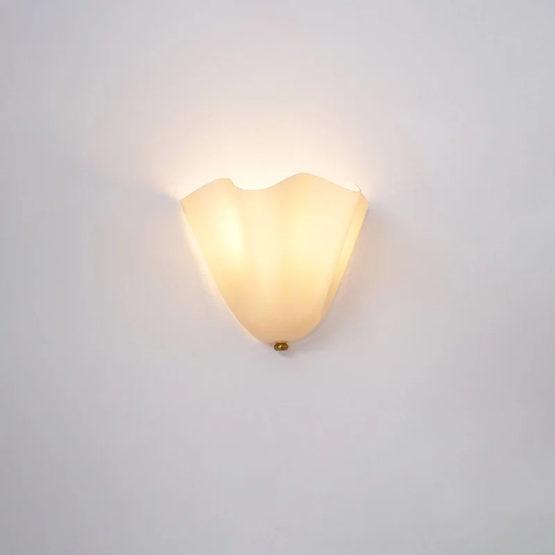 Petalia Wandlamp — Sculptural Petal-Geïnspireerde Glazen Wandverlichting met G9 Fitting en Hardwired Installatie (28 × 25 × 13 cm) | Sansoti