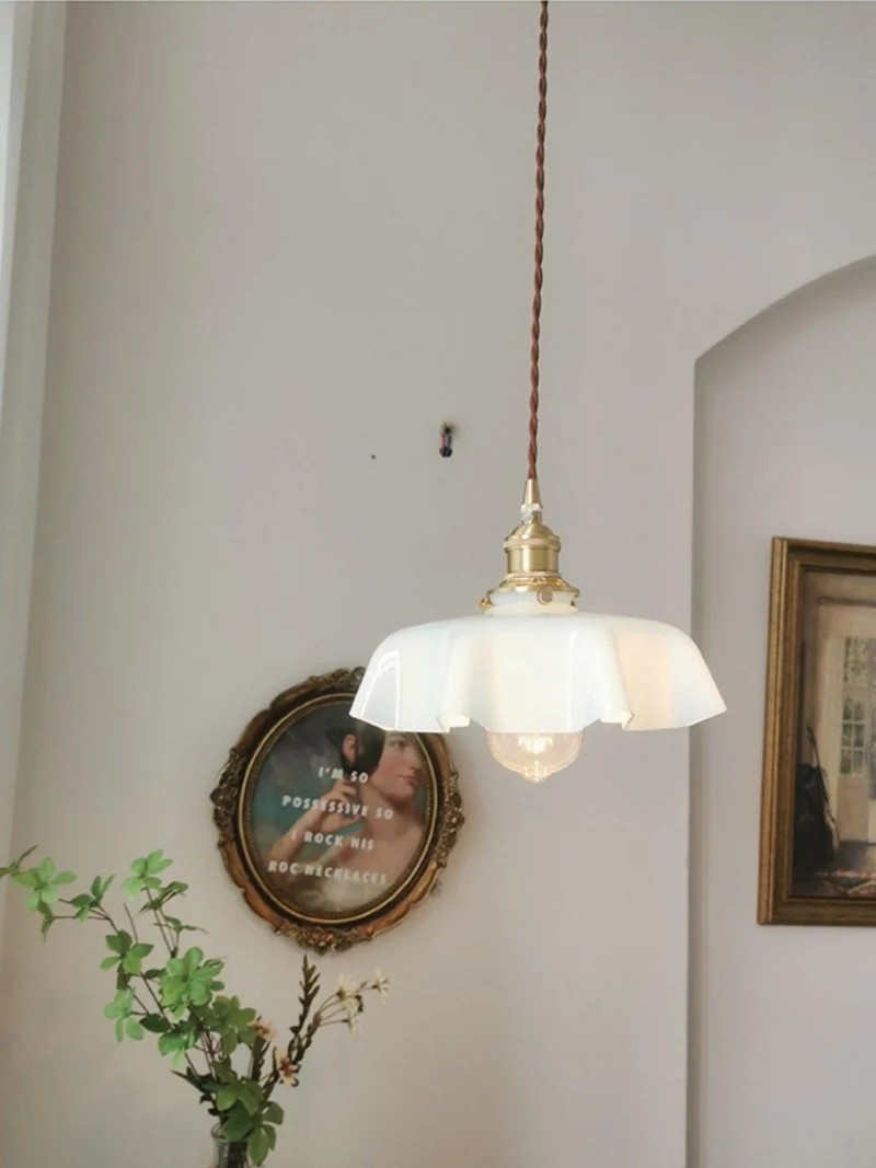 Geplooide Glazen Hanglamp met Messing Armatuur — Vintage Franse Stijl in Wit, Beige, Roze of Blauw — Verstelbare Kabel 150 cm | Sansoti