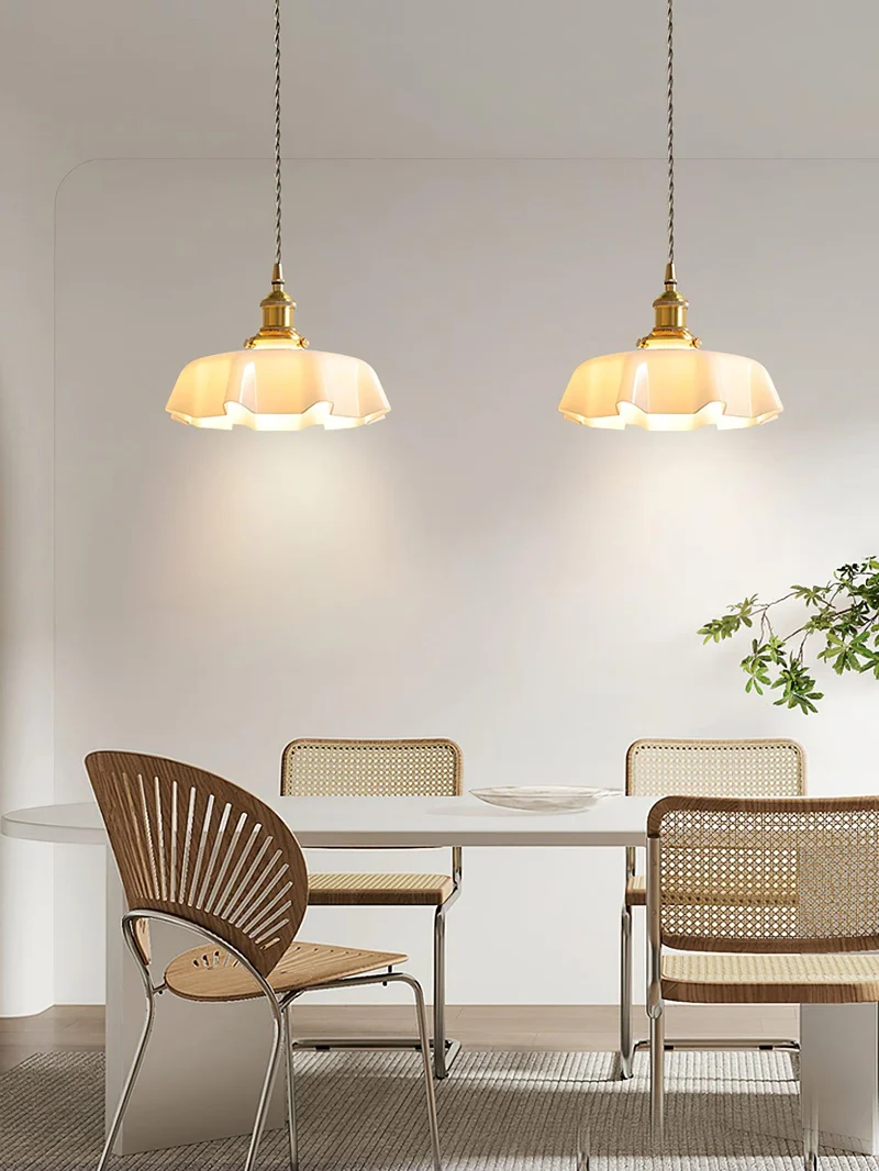 Geplooide Glazen Hanglamp met Messing Armatuur — Vintage Franse Stijl in Wit, Beige, Roze of Blauw — Verstelbare Kabel 150 cm | Sansoti