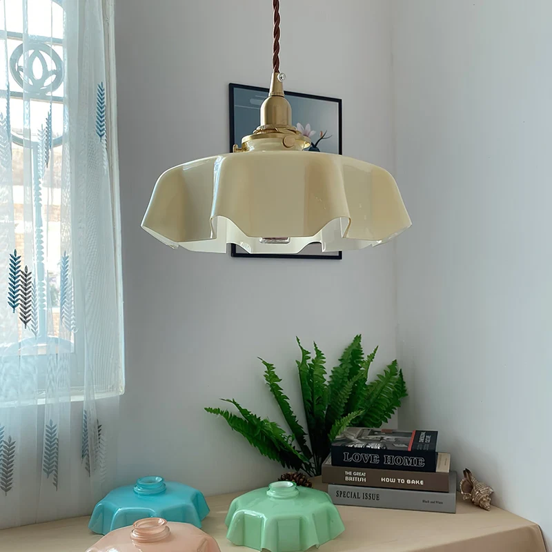 Geplooide Glazen Hanglamp met Messing Armatuur — Vintage Franse Stijl in Wit, Beige, Roze of Blauw — Verstelbare Kabel 150 cm | Sansoti