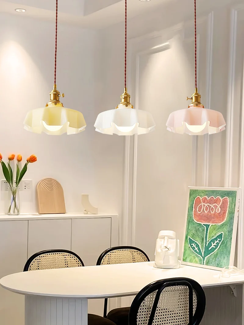 Geplooide Glazen Hanglamp met Messing Armatuur — Vintage Franse Stijl in Wit, Beige, Roze of Blauw — Verstelbare Kabel 150 cm | Sansoti