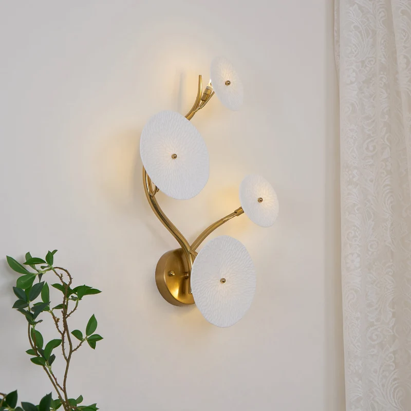 Keramische Lotusbloem Wandlamp met Gouden Armatuur – Cascade Lichteffect voor Stijlvolle Verlichting | Sansoti