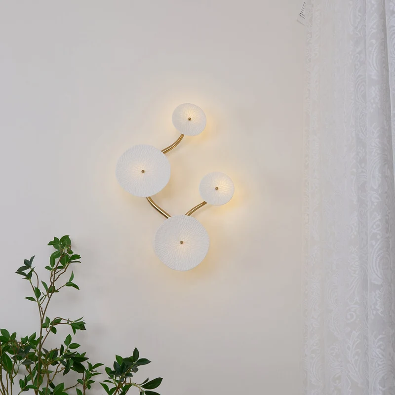 Keramische Lotusbloem Wandlamp met Gouden Armatuur – Cascade Lichteffect voor Stijlvolle Verlichting | Sansoti