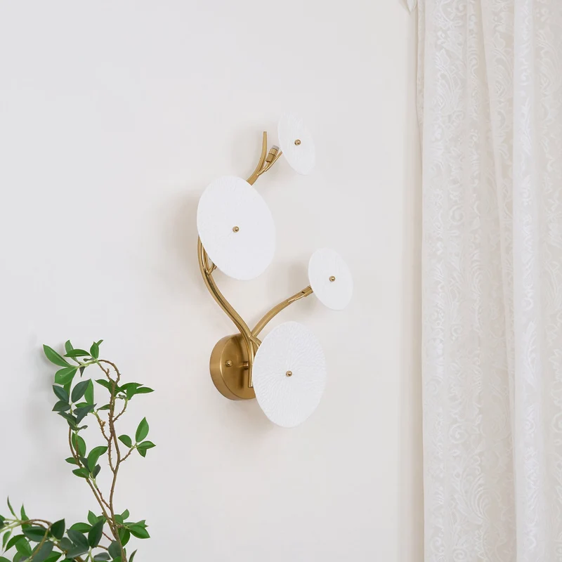 Keramische Lotusbloem Wandlamp met Gouden Armatuur – Cascade Lichteffect voor Stijlvolle Verlichting | Sansoti