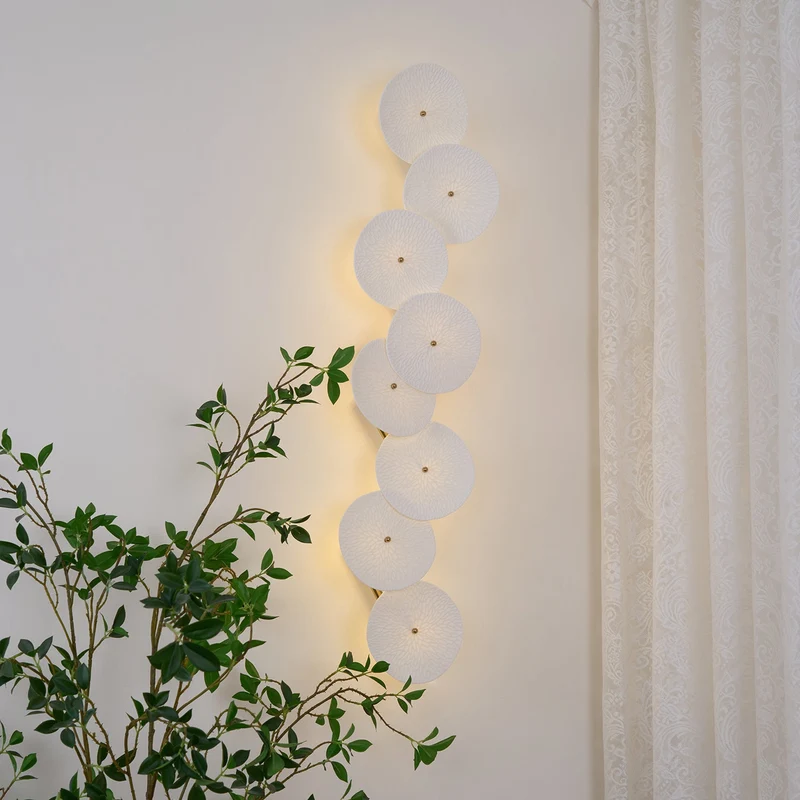 Keramische Lotusbloem Wandlamp met Gouden Armatuur – Cascade Lichteffect voor Stijlvolle Verlichting | Sansoti