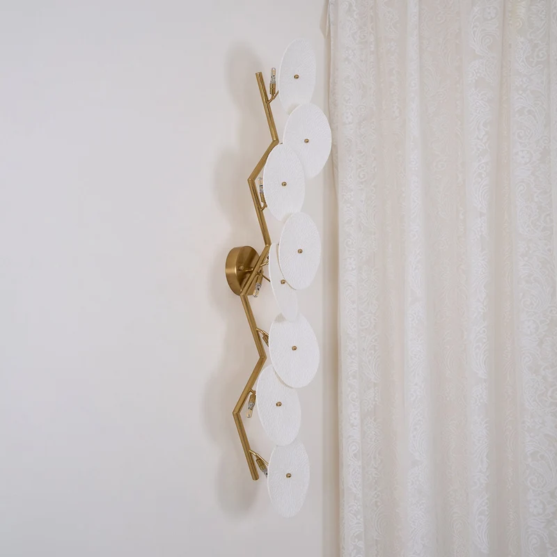 Keramische Lotusbloem Wandlamp met Gouden Armatuur – Cascade Lichteffect voor Stijlvolle Verlichting | Sansoti