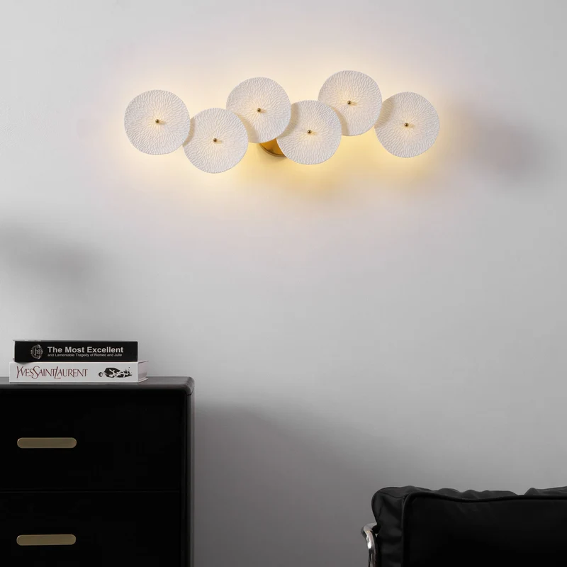 Keramische Lotusbloem Wandlamp met Gouden Armatuur – Cascade Lichteffect voor Stijlvolle Verlichting | Sansoti