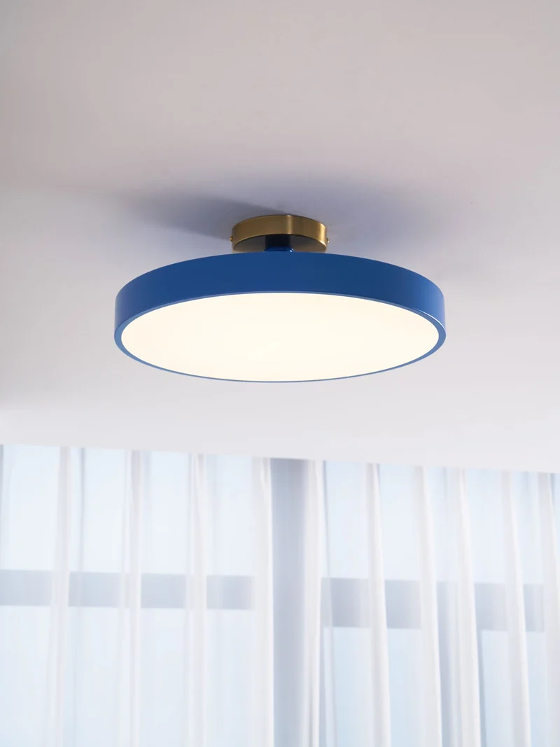Isla Plafondlamp — Ronde Flush-Mount LED Plafonnière met Zwart Metalen Armatuur en Witte Diffuser | Ideaal voor Eetkamers, Kantoren en Moderne Interieurs | Verkrijgbaar in Zes Kleuren | Sansoti