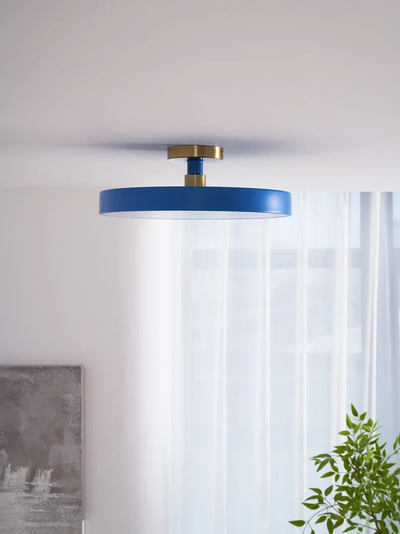 Isla Plafondlamp — Ronde Flush-Mount LED Plafonnière met Zwart Metalen Armatuur en Witte Diffuser | Ideaal voor Eetkamers, Kantoren en Moderne Interieurs | Verkrijgbaar in Zes Kleuren | Sansoti