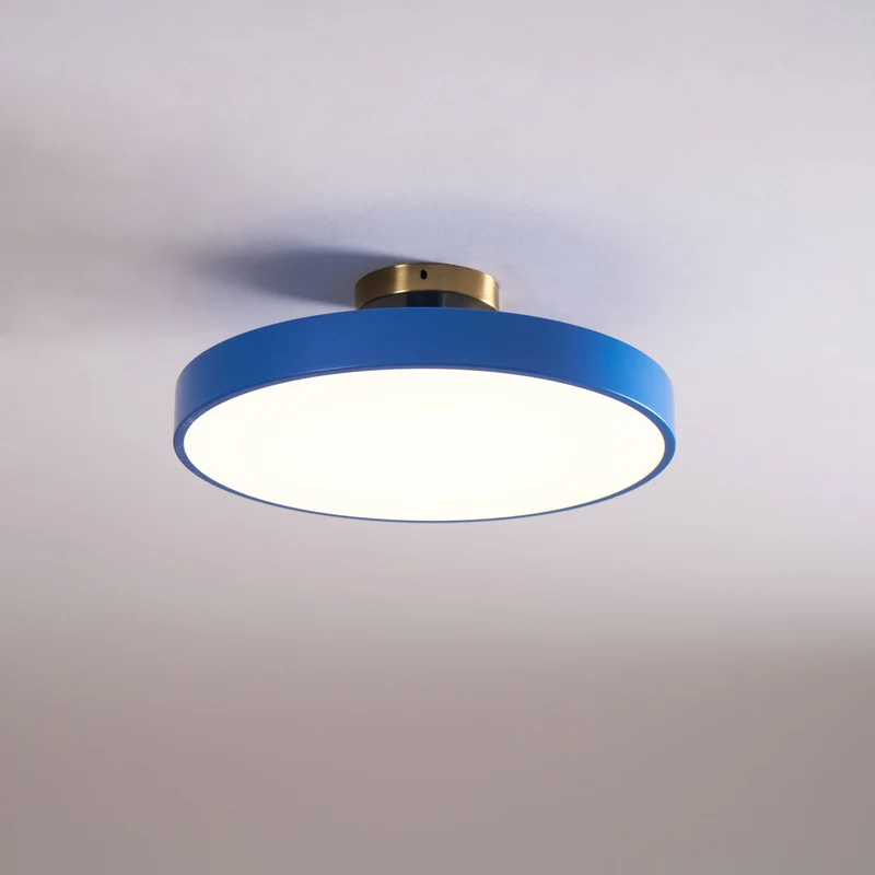 Isla Plafondlamp — Ronde Flush-Mount LED Plafonnière met Zwart Metalen Armatuur en Witte Diffuser | Ideaal voor Eetkamers, Kantoren en Moderne Interieurs | Verkrijgbaar in Zes Kleuren | Sansoti