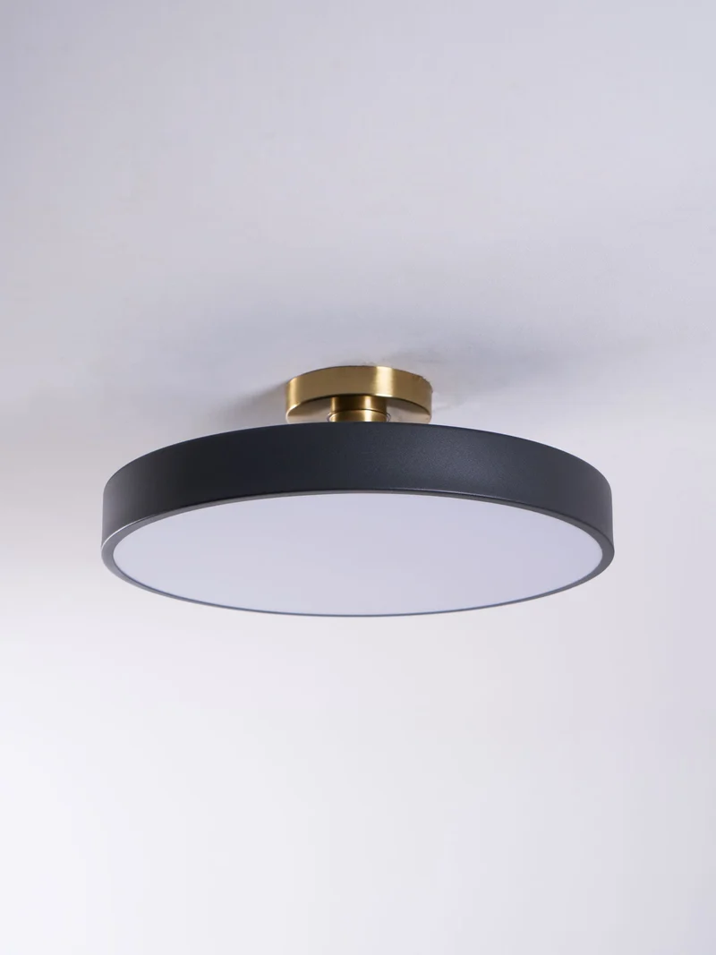 Isla Plafondlamp — Ronde Flush-Mount LED Plafonnière met Zwart Metalen Armatuur en Witte Diffuser | Ideaal voor Eetkamers, Kantoren en Moderne Interieurs | Verkrijgbaar in Zes Kleuren | Sansoti