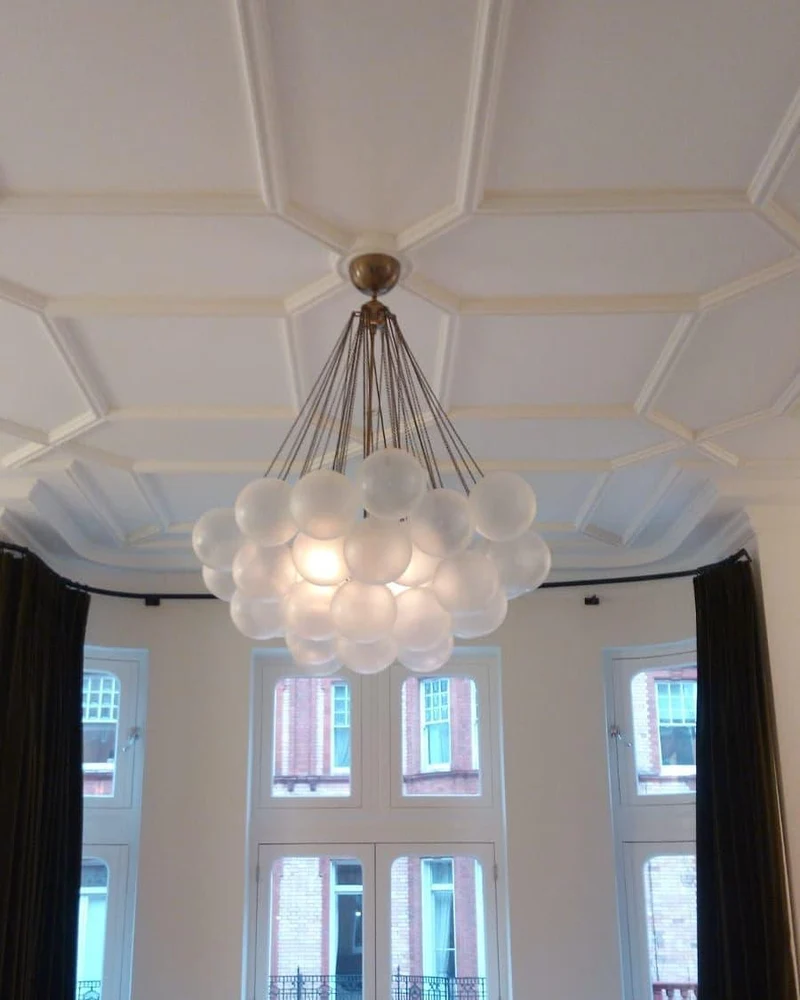 Handbewerkte Glazen Bollenkandelaar met Natuurlijke Lichtverstrooiing – Elegante 19th-Century Glastechniek voor Warme Sfeer | Sansoti