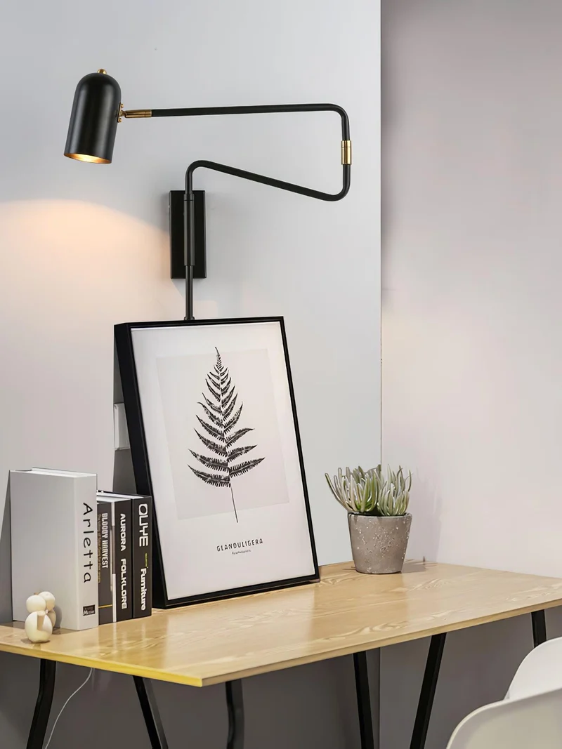 Verstelbare Wandlamp met Plug | Draaibare Arm en Zwenkkap | Perfect voor Slaapkamer en Leeshoek | Sansoti
