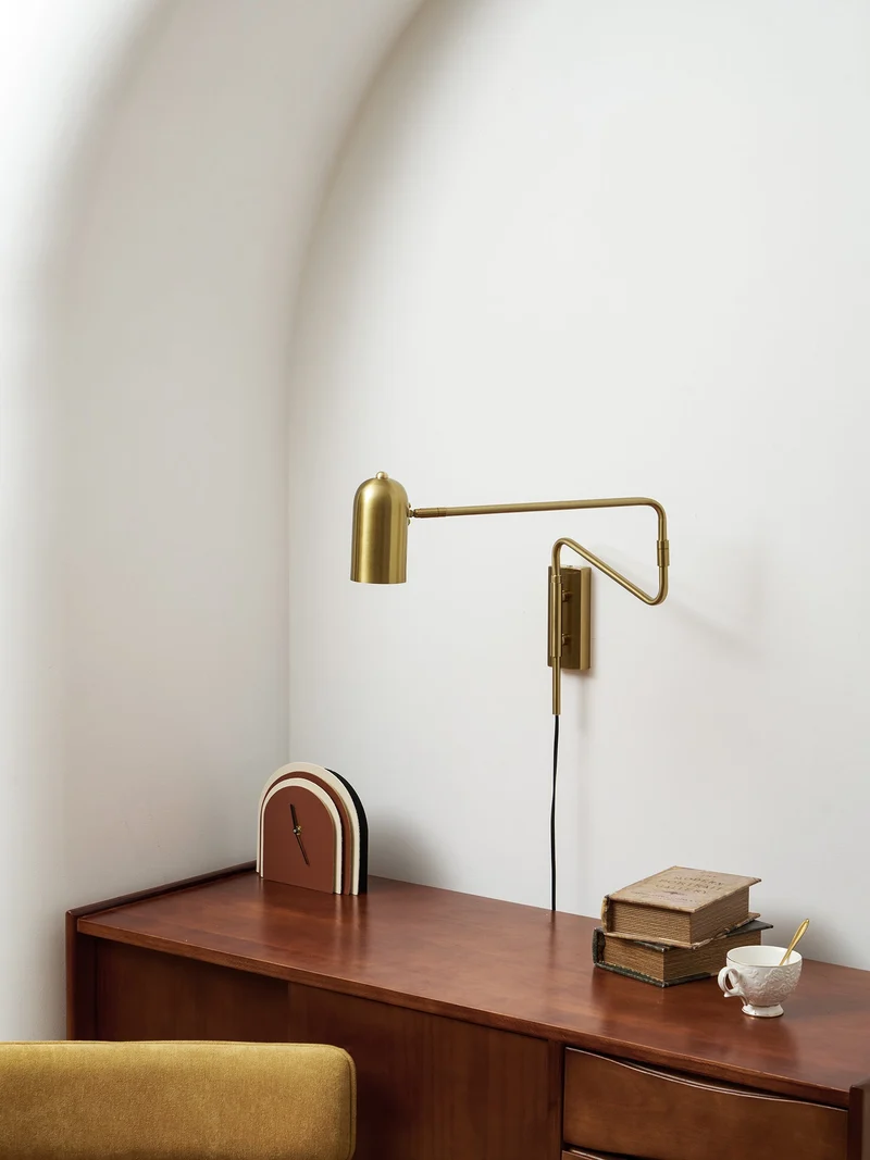 Verstelbare Wandlamp met Plug | Draaibare Arm en Zwenkkap | Perfect voor Slaapkamer en Leeshoek | Sansoti