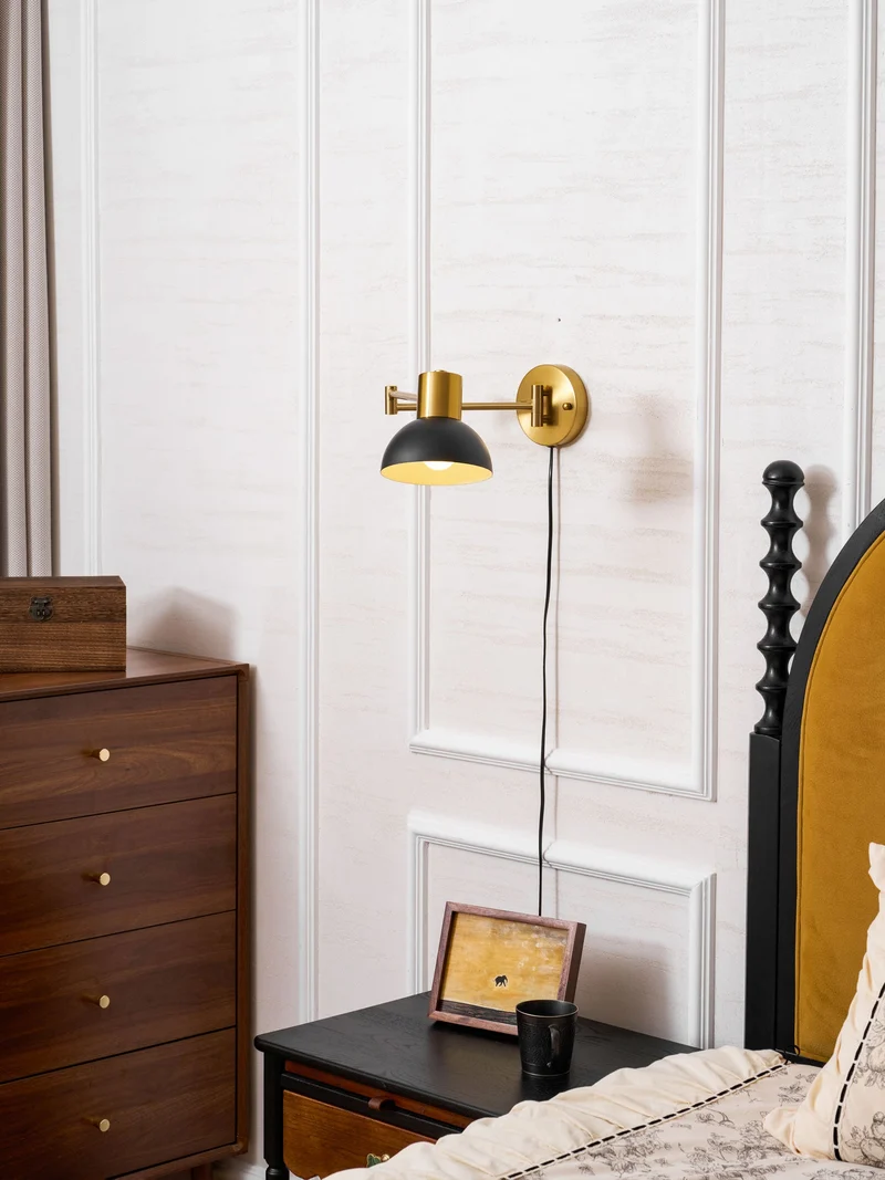 Verstelbare Wandlamp met Plug | Draaibare Arm en Zwenkkap | Perfect voor Slaapkamer en Leeshoek | Sansoti
