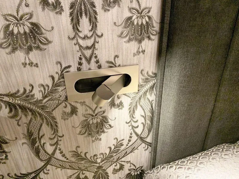 LED wandlamp met verborgen schakelaar – druk in, druk uit – verstelbare kop voor leeslicht naast bed | Sansoti