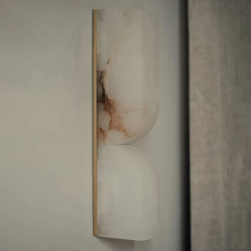 Natuursteen Wandlamp – Massief Alabaster met Organische Vormgeving & Warm Licht | Sansoti