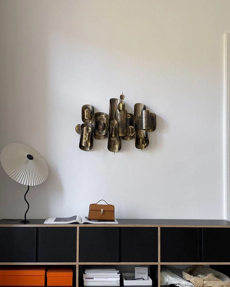 Tafellamp met Golvende Voet en Geplooide Kap – Scandinavisch Accent voor Woonkamer, Gang of Slaapkamer | Zwarte Basis met Beige, Witte, Donkergroene of Zwarte Stoffen Kap | E14 Fitting | Dimbaar met Drukknop | Sansoti