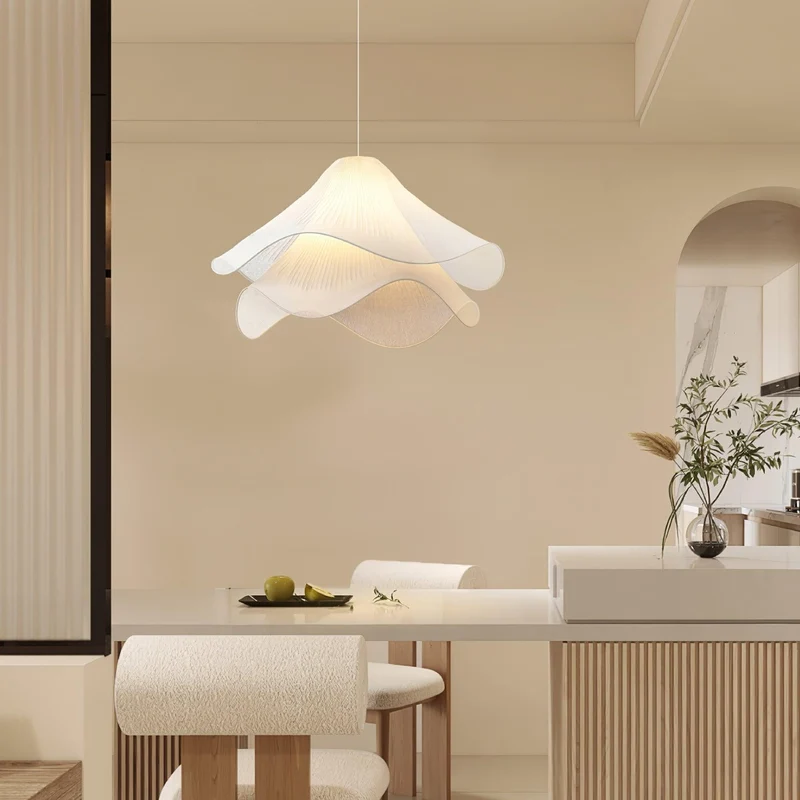 Hanglamp Gelaagde Plissé Kap — Bloembladachtig Licht Gouden Fitting E26/E27 Dakschuine Montage | Sansoti