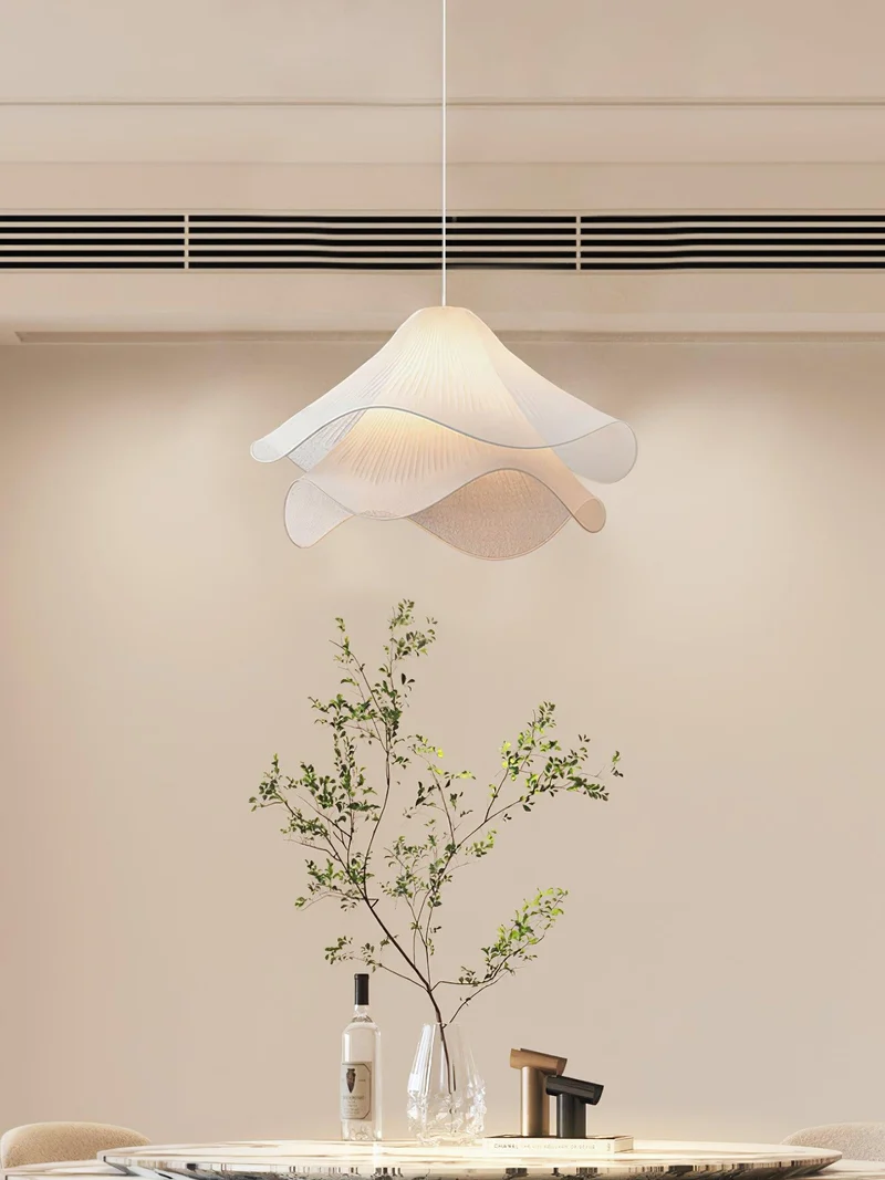Hanglamp Gelaagde Plissé Kap — Bloembladachtig Licht Gouden Fitting E26/E27 Dakschuine Montage | Sansoti