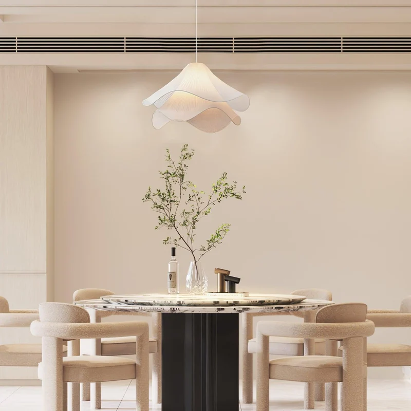 Hanglamp Gelaagde Plissé Kap — Bloembladachtig Licht Gouden Fitting E26/E27 Dakschuine Montage | Sansoti