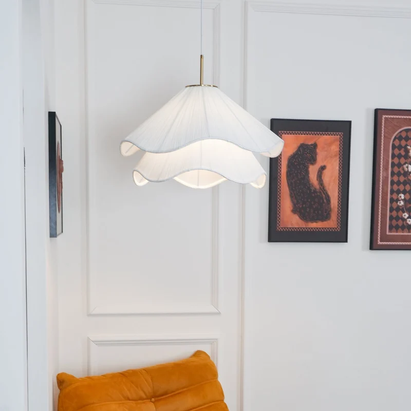 Hanglamp Gelaagde Plissé Kap — Bloembladachtig Licht Gouden Fitting E26/E27 Dakschuine Montage | Sansoti