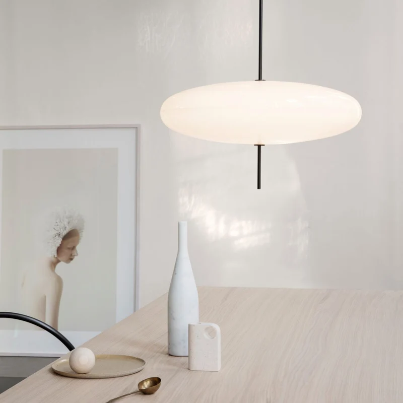 Opaalwitte Schijfhanglamp Elliptisch Design Glas-Effect Polymeer 3-4 Lichtpunten E26/E27 Moderne Designlamp Scandinavische Stijl Zwart of Wit Scandinavisch Interieur | Sansoti