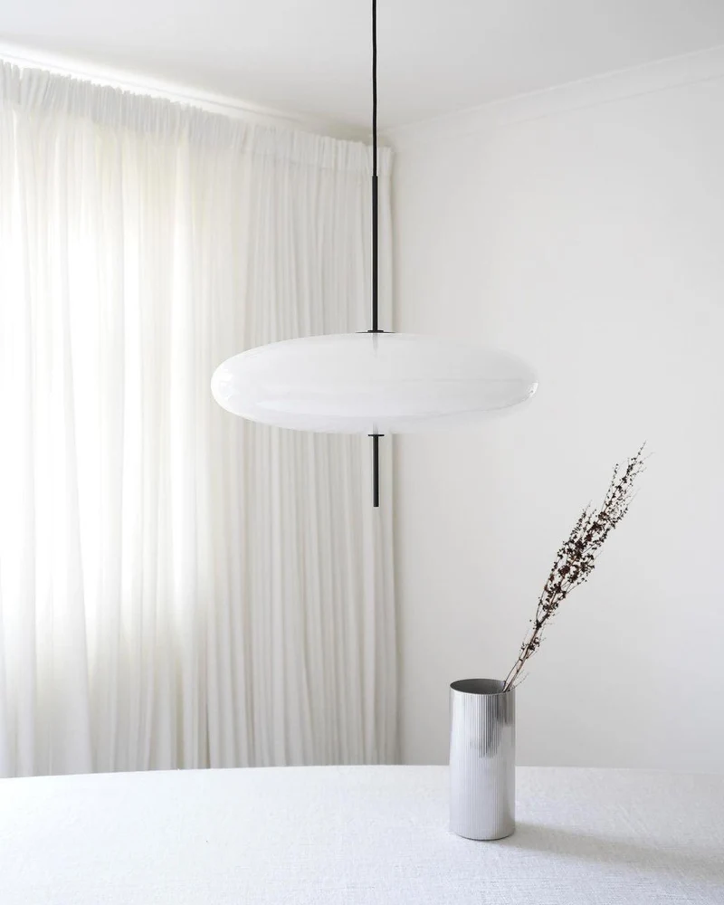 Opaalwitte Schijfhanglamp Elliptisch Design Glas-Effect Polymeer 3-4 Lichtpunten E26/E27 Moderne Designlamp Scandinavische Stijl Zwart of Wit Scandinavisch Interieur | Sansoti