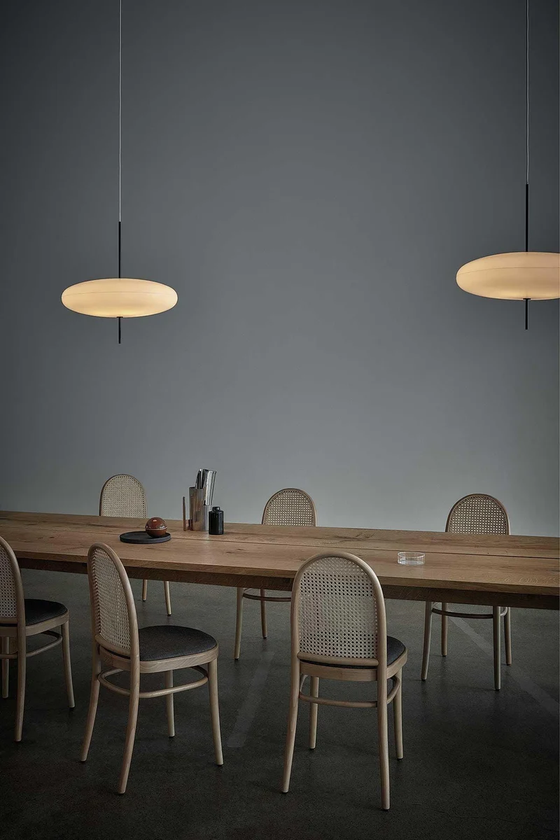 Opaalwitte Schijfhanglamp Elliptisch Design Glas-Effect Polymeer 3-4 Lichtpunten E26/E27 Moderne Designlamp Scandinavische Stijl Zwart of Wit Scandinavisch Interieur | Sansoti