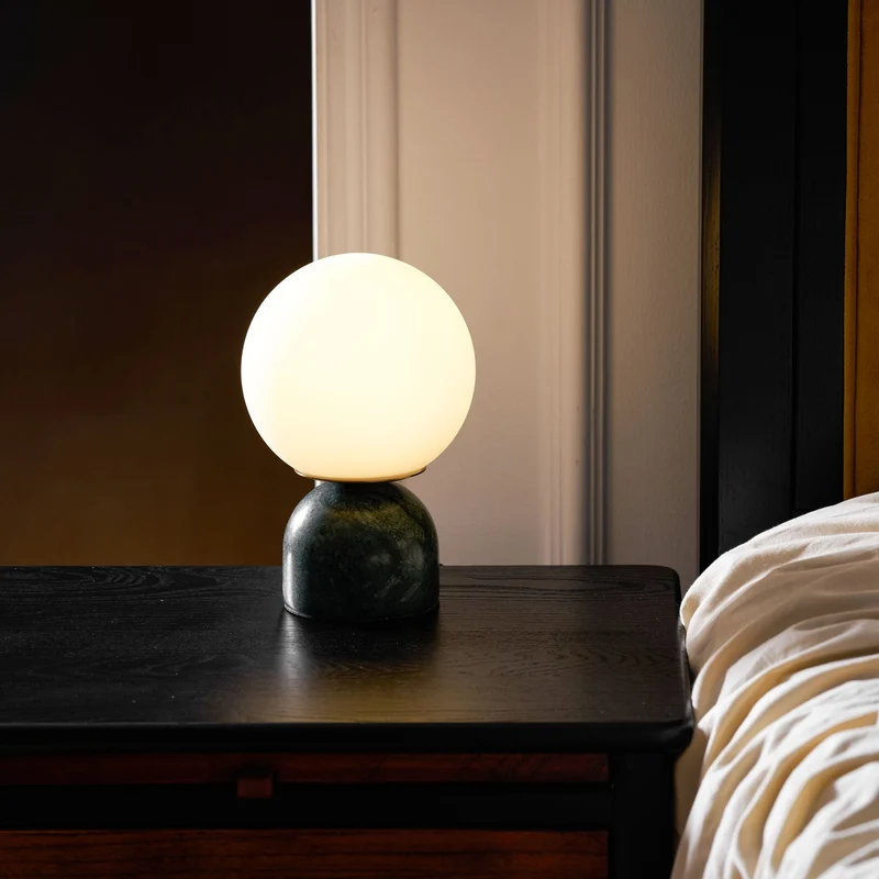 Marmeren Tafellamp met Glazen Bol – Scandinavisch Design voor Sfeervol Accent | Sansoti