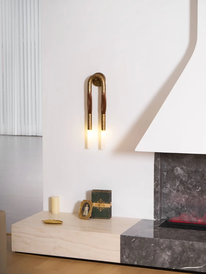 Decoratieve Wandlamp met Imitatie Paardenhaar – Sculptural Strijkijzeren Design met Witte Acryl Kap – ø18×H67cm | Sansoti