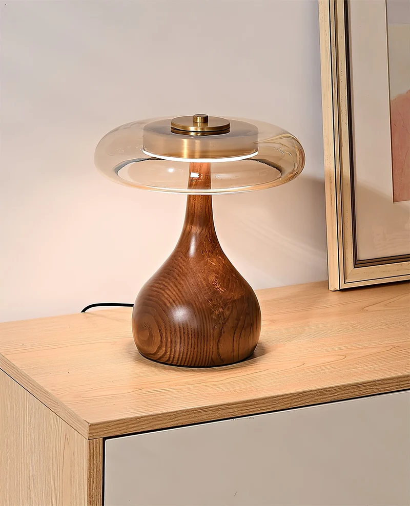 Tafellamp met Gebogen Houten Voet en Amberen Glazen Kap - Modern Scandinavisch Design - Warmwit Licht - Plug-in 150 cm Snoer - ø 8,7" - 2 Hoogtes | Sansoti