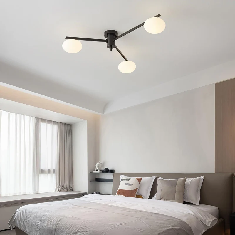 Plafondlamp met Ovale Glasbolletjes en Slanke Armen – Modern Laagprofieldesign voor Lage Plafonds in Zwart of Messing – G9 Fitting – 3-Kops, 5-Kops en 6-Kops Configuratie | Sansoti