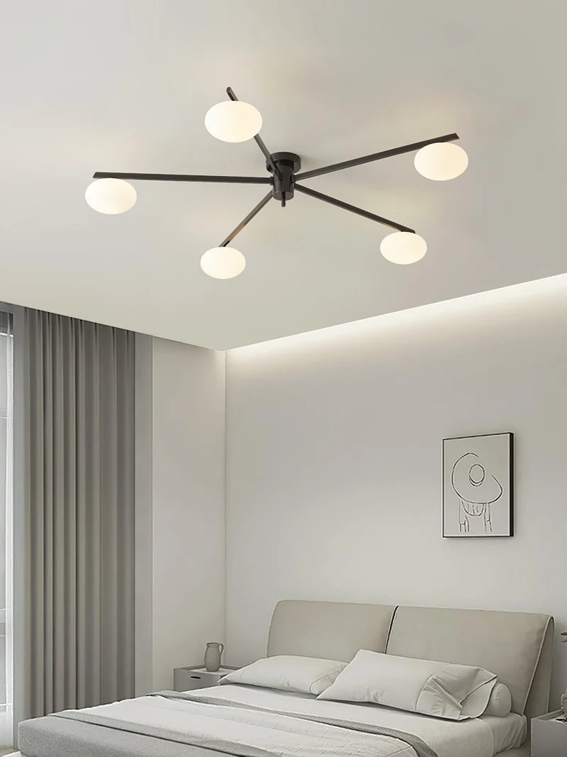 Plafondlamp met Ovale Glasbolletjes en Slanke Armen – Modern Laagprofieldesign voor Lage Plafonds in Zwart of Messing – G9 Fitting – 3-Kops, 5-Kops en 6-Kops Configuratie | Sansoti