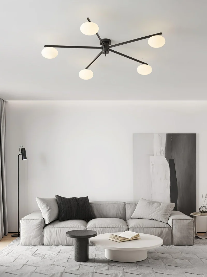 Plafondlamp met Ovale Glasbolletjes en Slanke Armen – Modern Laagprofieldesign voor Lage Plafonds in Zwart of Messing – G9 Fitting – 3-Kops, 5-Kops en 6-Kops Configuratie | Sansoti