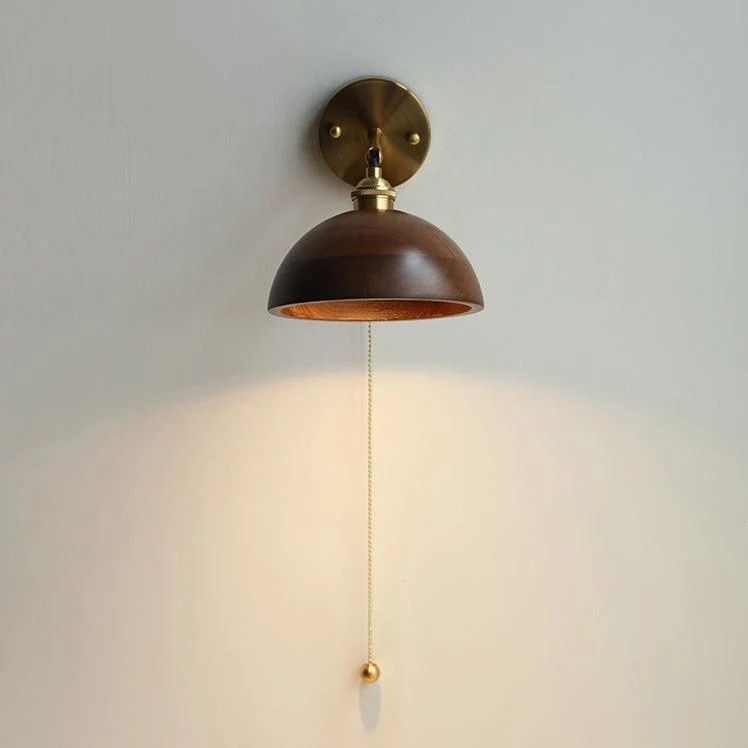 Vintage Wandlamp met Walnoothouten Kap en Messing Armatuur – Dubbele Schakelaar Design | Sansoti