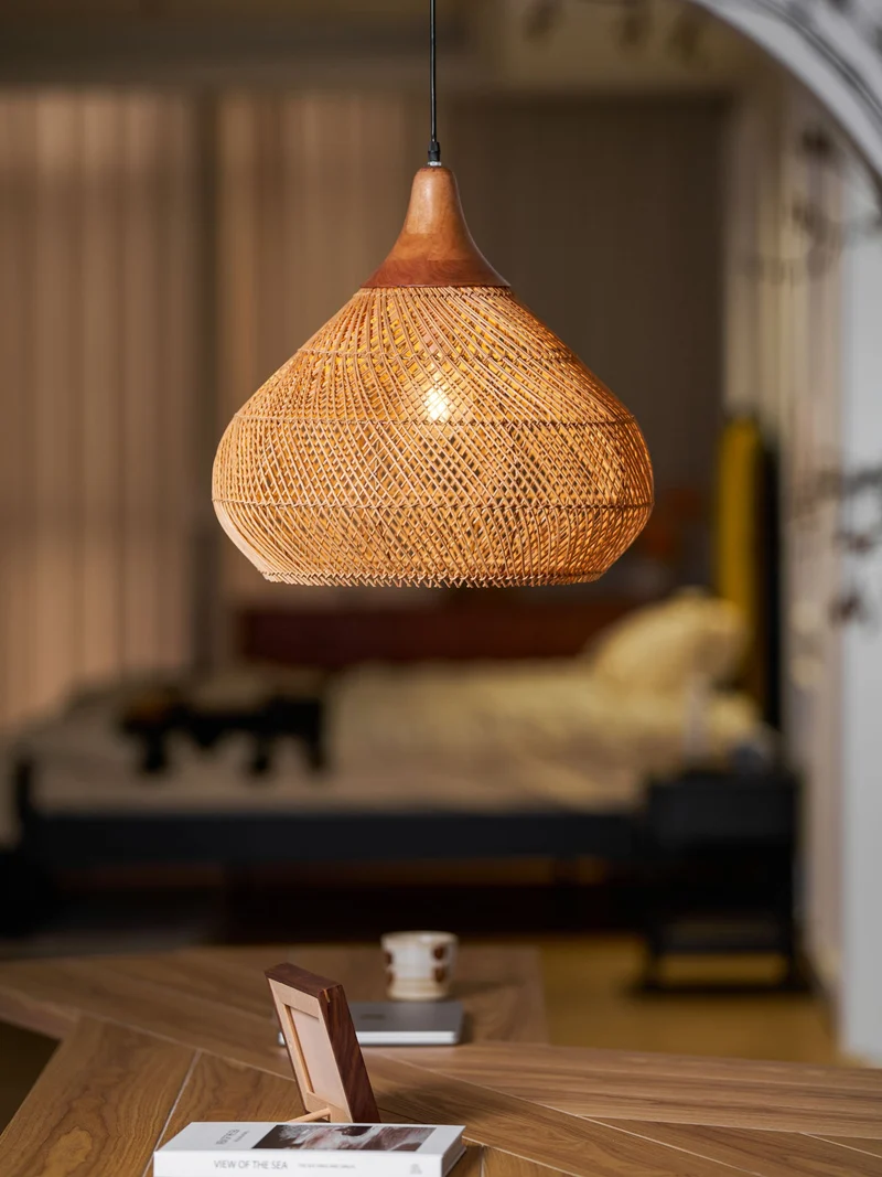 Handgevlochten Rotan Hanglamp – Javaanse Vlechtkunst in 4 Vormen & 3 Maten – Naturel of Zwart Rotan – E26/E27 Fitting – Scandinavisch Woonlicht | Sansoti