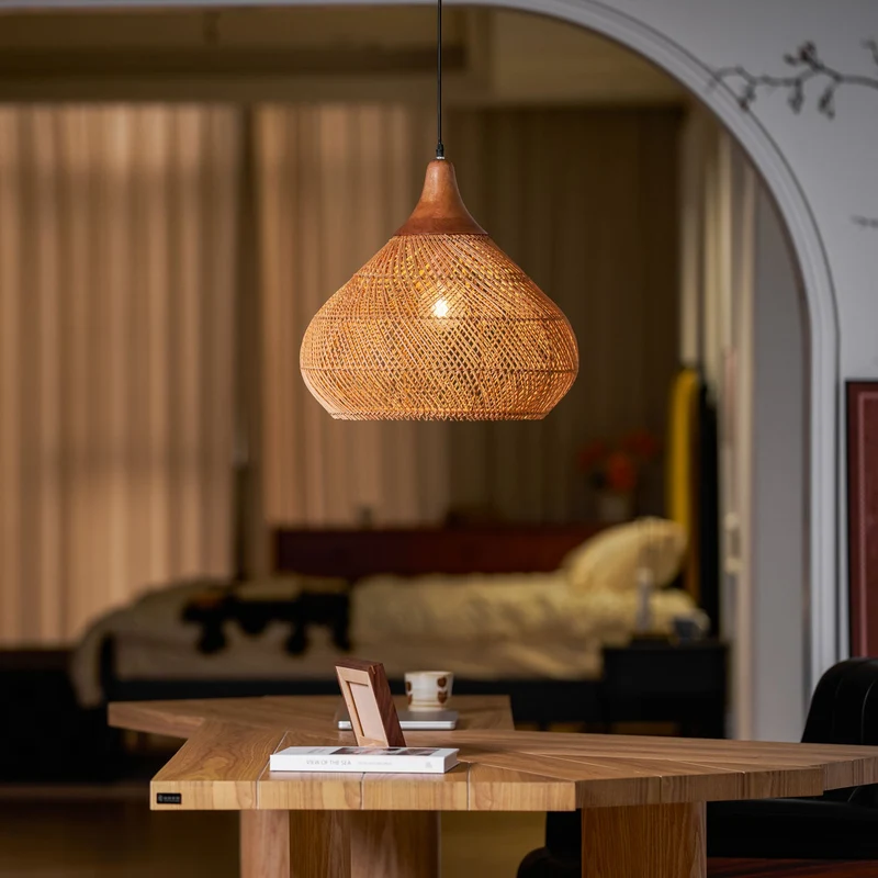 Handgevlochten Rotan Hanglamp – Javaanse Vlechtkunst in 4 Vormen & 3 Maten – Naturel of Zwart Rotan – E26/E27 Fitting – Scandinavisch Woonlicht | Sansoti