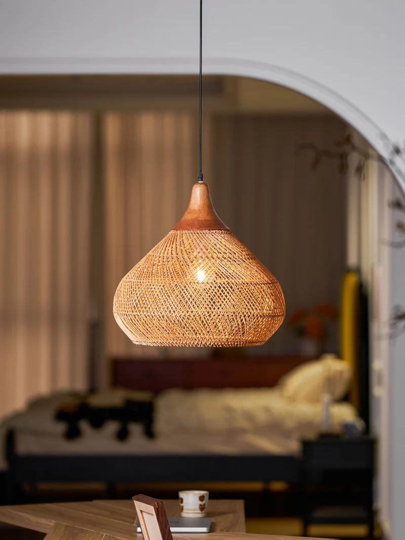 Handgevlochten Rotan Hanglamp – Javaanse Vlechtkunst in 4 Vormen & 3 Maten – Naturel of Zwart Rotan – E26/E27 Fitting – Scandinavisch Woonlicht | Sansoti