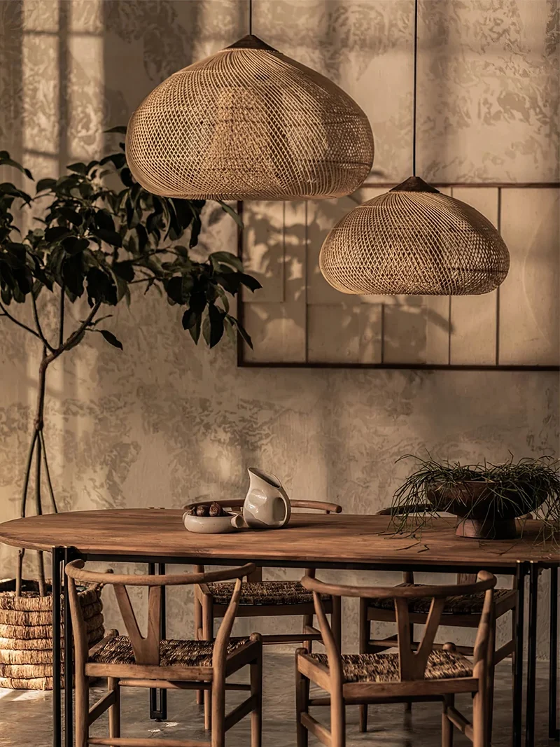 Handgevlochten Rotan Hanglamp – Javaanse Vlechtkunst in 4 Vormen & 3 Maten – Naturel of Zwart Rotan – E26/E27 Fitting – Scandinavisch Woonlicht | Sansoti