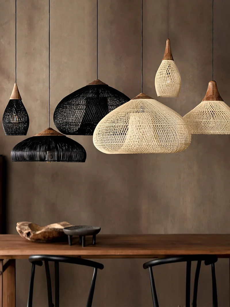 Handgevlochten Rotan Hanglamp – Javaanse Vlechtkunst in 4 Vormen & 3 Maten – Naturel of Zwart Rotan – E26/E27 Fitting – Scandinavisch Woonlicht | Sansoti
