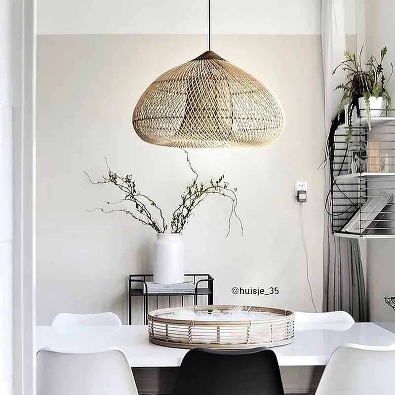 Handgevlochten Rotan Hanglamp – Javaanse Vlechtkunst in 4 Vormen & 3 Maten – Naturel of Zwart Rotan – E26/E27 Fitting – Scandinavisch Woonlicht | Sansoti